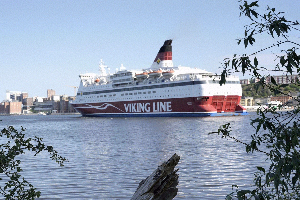 Viking-Line-Fähre verlässt den Hafen von Stockholm