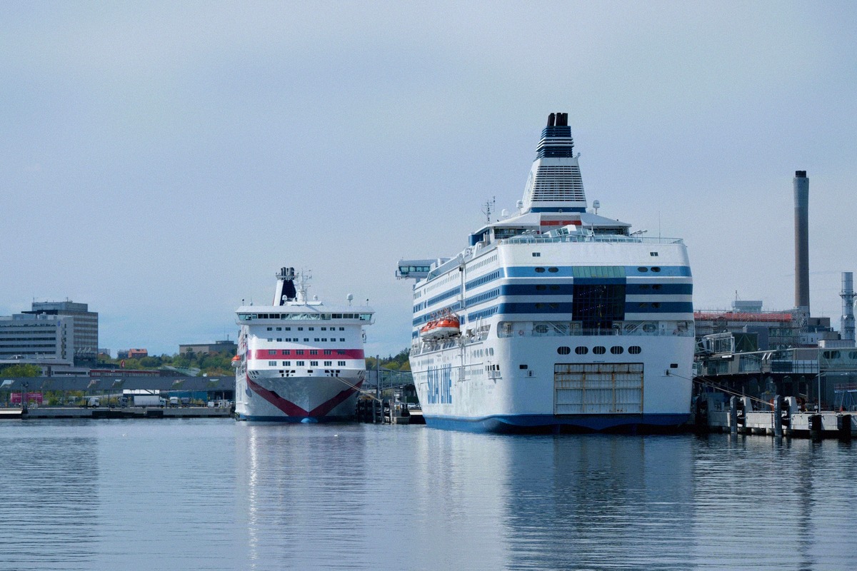 Ostseefähren im Fährhafen Värtahamnen in Stockholm
